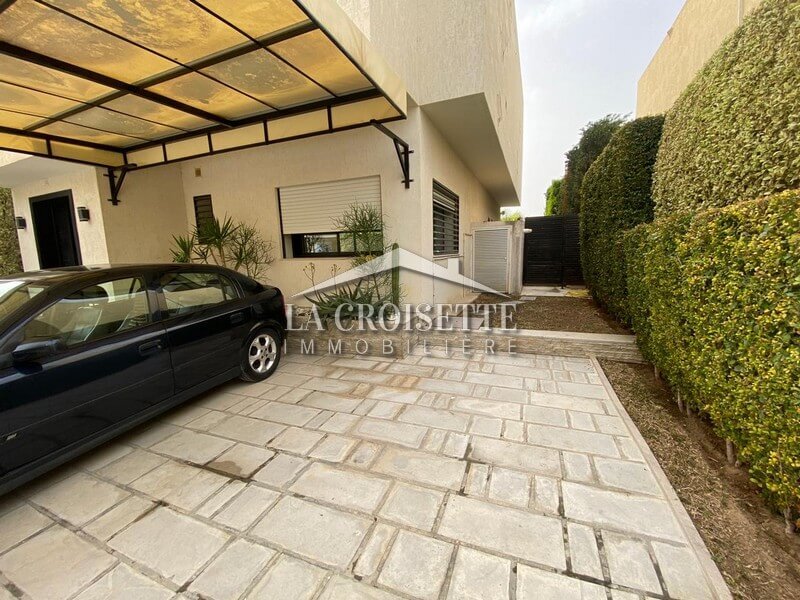 Villa S+3 avec piscine et studio indépendant à La Soukra